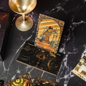 Fournier Luxury Tarot Karten | 78 Blatt Waschbar Laminiert | Mit Spielanleitung | Roter Rücken