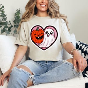 Ghost Heart T-Shirt, Cute Ghost Tee, Spooky Heart Shirt, Halloween Ghost Shirt, Ghost Lover Tee, Kawaii Ghost Shirt, Fall Outfit Top
