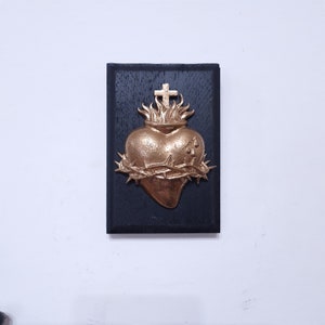 wooden plaque with sacred heart sign - holy heart - immaculate heart - holy family - golden - wall decoration - religious