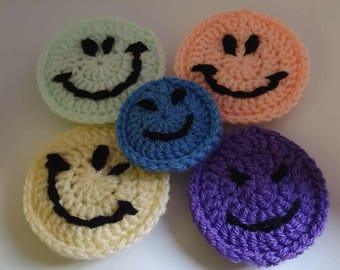 Crochet Smiley Face Charm: Double-Sided Car Mirror & Backpack Decoration + Gift Bag