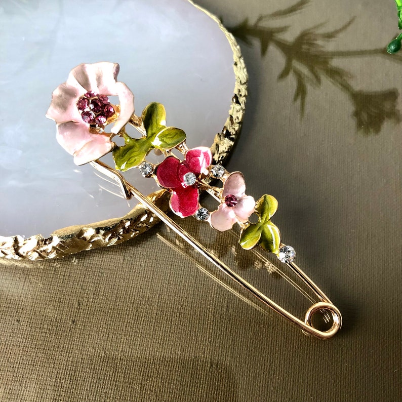 Large crystal rhinestone pink safety pin, Flower Safety pin, Vintage style jewelry, Gift