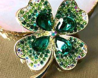 Broche de trébol de cuatro hojas esmeralda, alfiler de broche de pedrería de cristal verde, joyería de la suerte del alfiler de abrigo delicado, que simboliza la esperanza, la fe, el amor y la suerte