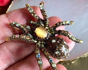 Broszka z kryształowym pająkiem w stylu vintage: broszka z kryształkami i owadem