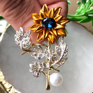 Sparkling Rhinestone Flower Brooch Pin For Women - Large Sunflower Design, Multi-Color, For Clothing, Hats & Bags
