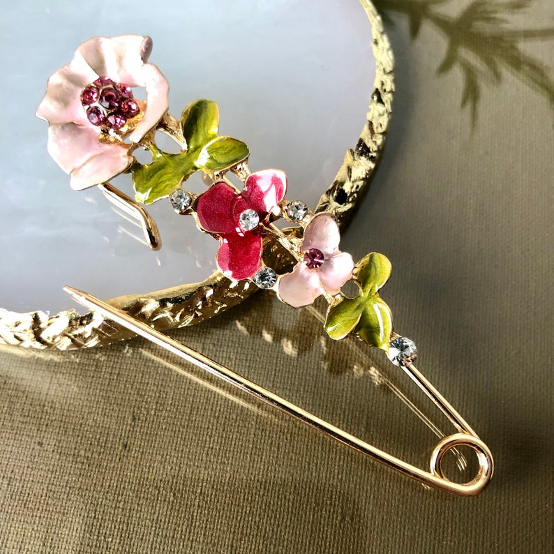 Large crystal rhinestone pink safety pin, Flower Safety pin, Vintage style jewelry, Gift