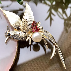 Spilla a forma di uccello, gioiello a forma di uccello con strass di perle, regalo di gioielli con animali per lei e per lui
