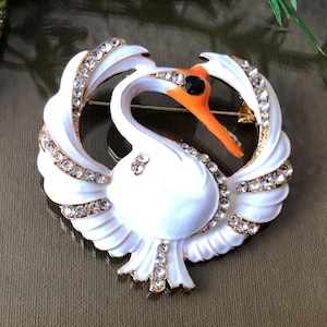 White Swan enamel pin, Bird brooch pin, Gift