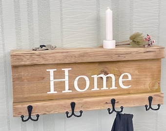 Garderobe mit Ablage aus Upcycling Materialien mit handgemalten Schriftzug - Vintage Unikat