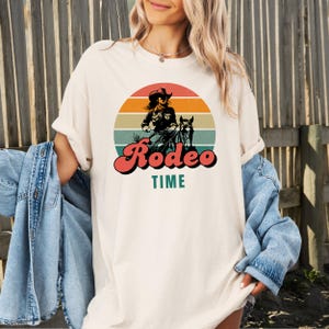 Retro rodeo comfort kleuren T-shirt zacht cowgirl western grafisch T-shirt voor vrouwen comfortabel vintage paardrijshirt voor rodeo country concert T-shirt