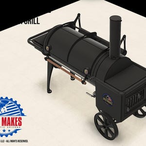 Puede incluir: Una parrilla negra para exteriores con una chimenea cilíndrica, ruedas y una puerta lateral. La parrilla tiene una superficie de cocción rectangular y un asa. El texto "MG6 MAKES AUTHENTIC ARIZONA" es visible en el lateral.