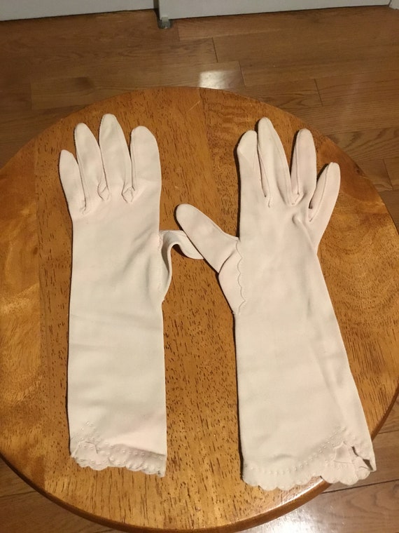 Lot of 9 pairs of Mid-Century Women's Gloves