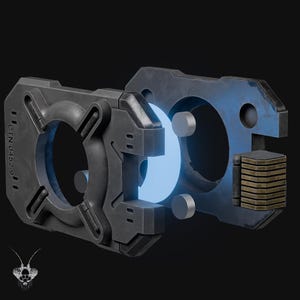 Könnte beinhalten: Ein futuristisches, dunkelgraues Gerät mit einer kreisförmigen Öffnung und einem leuchtenden blauen Orb. Das Gerät hat ein komplexes, mechanisches Design mit rechteckigen und zylindrischen Komponenten. Der Text "CTN 0452-9" ist sichtbar.