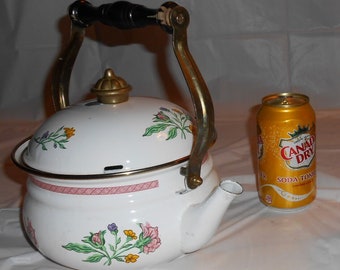 Enamelled metal kettle with flowers, 7" opening. Metal and wood handle. No brand identified. Height of 4.25".