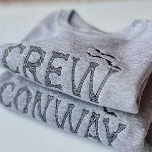 Personalisiertes Halloween Shirt mit Fledermäusen für Kleinkind-Halloween-Geschenk für Kinder Halloween bestickte Sweatshirt Benutzerdefinierte Name Shirt für den Herbst