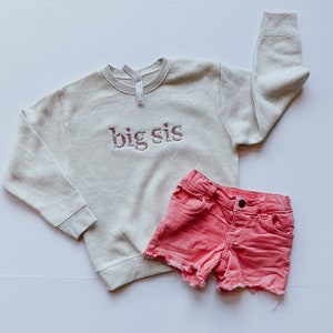 Big Sis Floral Sweatshirt, Cute Big Sis Shirt, Embroidered Kids Sweatshirt, Big Sister Sweatshirt, Big Sister Gift From Baby, Big Sis Shirt