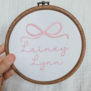 Anuncio de nombre de bebé, letrero con nombre de bebé con lazo, letrero con nombre personalizado, letrero para recién nacido para hospital, aro de recuerdo, letrero con nombre de niña para hospital