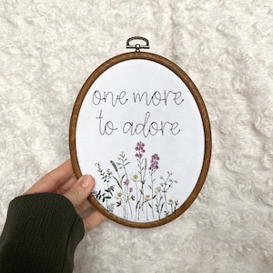 Kwiatowy znak ogłoszeniowy ciąży dla rodzeństwa Zdjęcie Dekoracja pokoju dziecięcego z dzikich kwiatów Fantazyjny rekwizyt do zdjęć rodzeństwa Kwiatowy znak dla dziecka Unikatowy