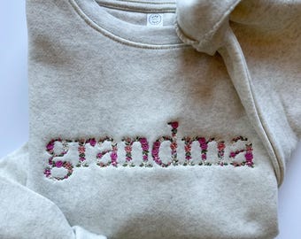 Grandma Floral Sweatshirt Gift for New Grandma Announcement Matching Sweatshirt for Grammy Gift Cozy Sweatshirt for Grandma Mothers Day Gift