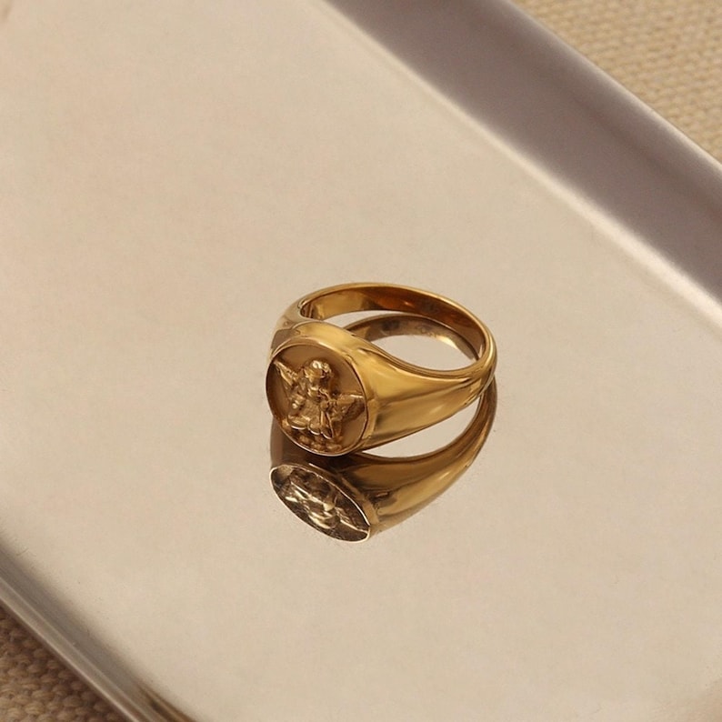 18K Vergoldet Schutzengel Ring, Schutzengel Ring, 18K Vergoldet, Edelstahl, Engel Ring, Minimalistischer Ring Wasserdicht Gold Ring Bild 1