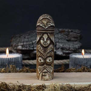 Wooden figurine -  Skadi. Scandinavian goddess. Wooden figurine. Altar Heathen. Goddess wooden sculpture. Hand Carved. Scandinavian Gifts.