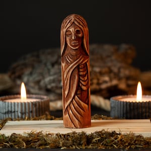 Hel Wooden Figurine – Red Norse Mythology Goddess Statue, Hand-Carved Pagan Altar Figure, Symbol of Memory and Transition, for Nordic Gift.