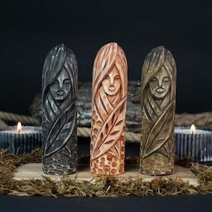 Eir die Walküre Heilerin, handgefertigte Holzskulptur. Nordische Göttin der Heilung. Wikinger Skulptur Statue. 6 Zoll. Geschenk für Sie.