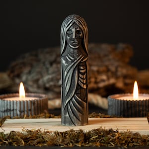 Hel Wooden Figurine – Black Norse Goddess of the Underworld, Hand-Carved Pagan Statue, Spiritual Altar Home Decor, Nordic Mythology Gift.