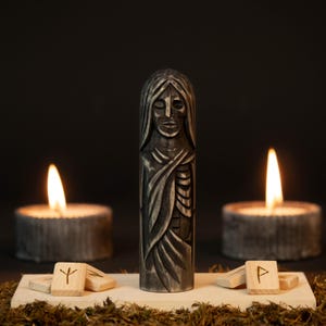 Handcrafted Wooden Figurine Hel – Norse Goddess Statue for Asatru Altar and Viking Decor, Dark Mythology Sculpture, Gift for Collector
