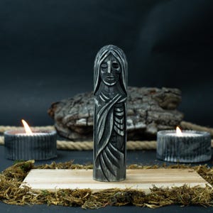 Hel Wooden Figurine – Black Norse Goddess of the Underworld, Hand-Carved Pagan Statue, Spiritual Altar Home Decor, Nordic Mythology Gift.