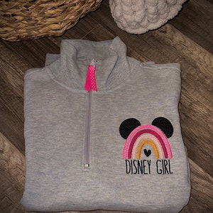 Disney Mädchen Regenbogen gesticktes Quater Reißverschluss Sweatshirt | Disney bestickt | besticktes Sweatshirt
