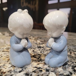 Inarco Japan Kneeling and Praying Boy and Girl