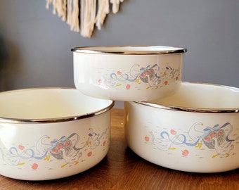 Vintage 3 Lincoware Enamelware Nesting bowls with the Happy Geese Pattern