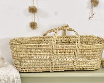 Natural woven palm leaves baby bassinet, moise bassinet, wicker basket, handmade baby bassinet in woven palm leaves
