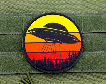 Naszywka z motywem kosmosu i motywem UFO z haczykiem i pętelką