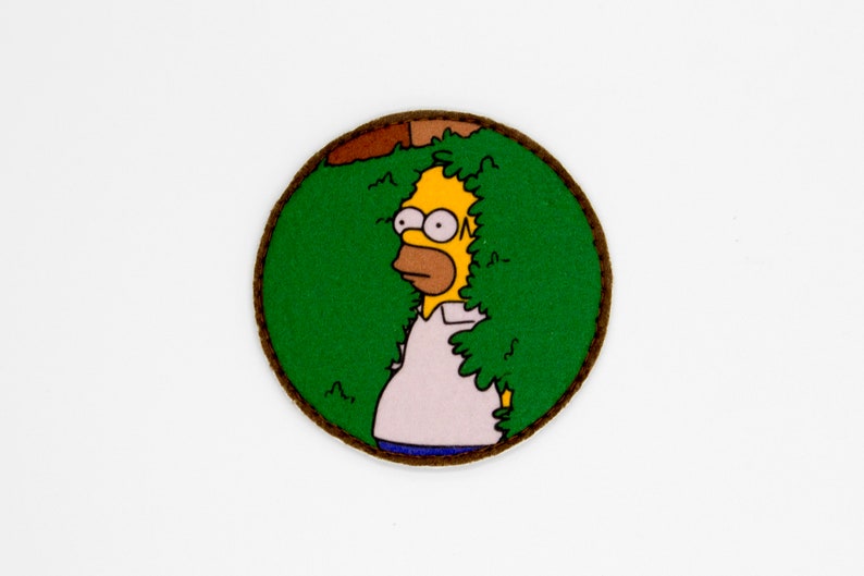 Homer Simpson gömmer sig i bushen med kardborreband och moralpatch bild 5