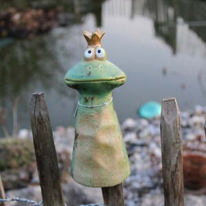 Zaunhocker Kleiner Froschkönig, Zaunfigur, Pfostenhocker, Keramik-Gartenfigur 18 cm hoch Bild 4