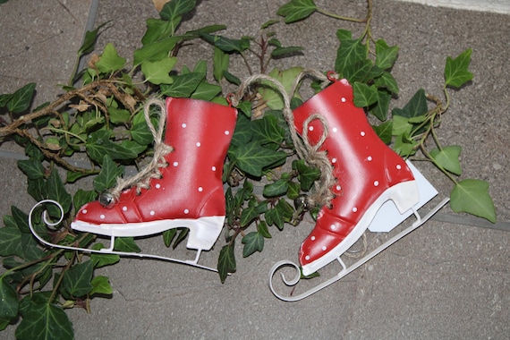Dekorative Schlittschuhe aus Metall Rot/Weiß zum Hängen, 10 x 12 cm, Dekohänger Schlittschuhe