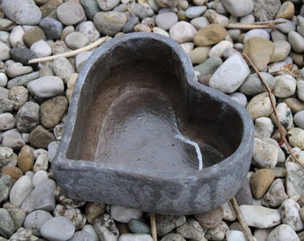 Kleine Herzschale aus Keramik, Pflanzschale grau, 18,5 x 17 cm, H 7,5 cm, shabby-chic