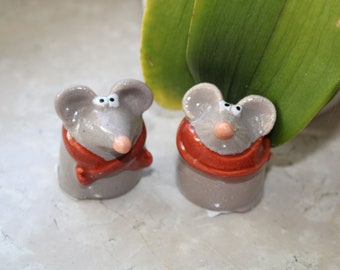 Mini pair of mice with ceramic scarf, height 5 cm, 2 sweet mice