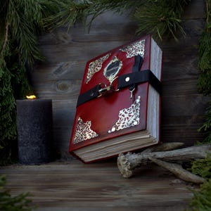 Praktisches magisches Grimoire handgemachtes antikes Zauberbuch, dunkelrote Hexe verschlossenes Grimoire, handgemachtes Hexenjournal, VINTAGE-TRAUMBUCH, Geschenk für Hexe