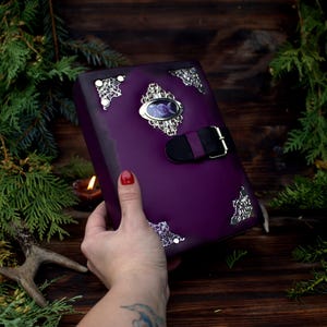 Lederbuch mit Schloss, violettes Tarot-Grimoire, handgemachtes Grimoire im Vintage-Stil mit Schloss und Schlüssel, Zauberbuch für Anfänger, Gothic Grimoire