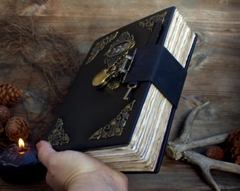 Grimorio manuscrito en cuero, diario de brujería, libro de las sombras