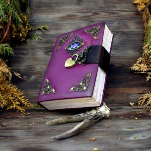 Diário grimório rosa com cadeado e chave, caderno roxo com cadeado, cadeado de diário vintage, diário com cadeado, grimório de couro rosa violeta feito à mão