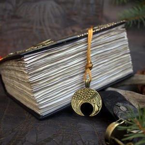 Handmade Leather Grimoire Journal – Gothic Spell Book with Lock, Vintage Wiccan Diary