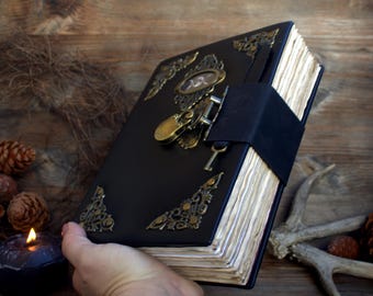 Grimorio in pelle fatto a mano: diario di stregoneria vintage con pagine invecchiate