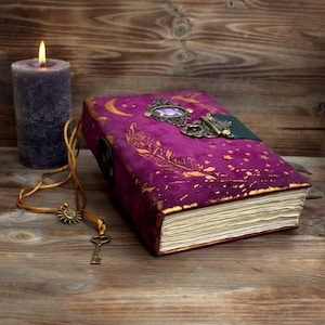 Księga cieni fantasy, księga cieni ze skóry, duży dziennik grimoire, skórzany celtycki różowy dziennik, księga grimoire z zamkiem, grimoire fioletowy
