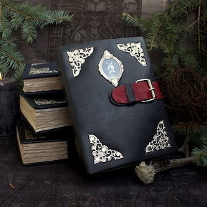 Grimorio manuscrito de cuero, diario de brujería gótica, libro de hechizos mágicos