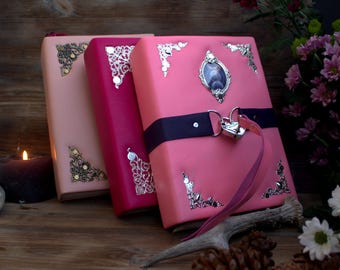 Pinkes Grimoire Lederbuch mit Schloss, Hexenzauberbuch