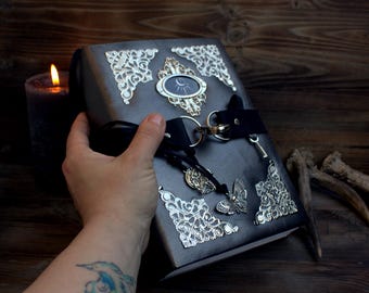 leather journal with lock, purple tarot grimoire, handmade vintage style grimoire with lock and key, Beginner Spell Book, Gothic Grimoire