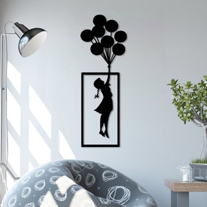 Art mural en métal Flying Girl Banksy, Art de la liberté, affiche Banksy, décoration murale moderne, art mural graffiti Banksy, art contemporain, oeuvre d'art bohème image 1